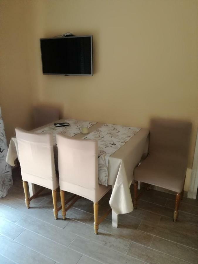 Feel Good Apartment Mundanije Esterno foto
